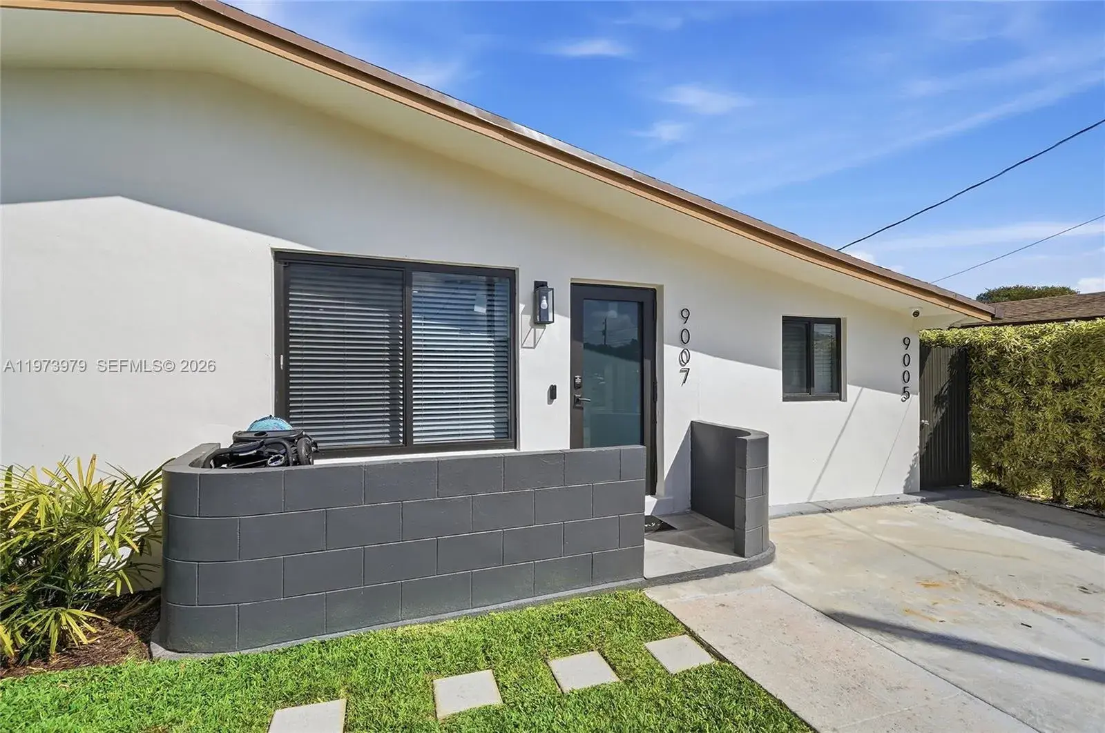 9007 SW 38th St, Miami FL 33165