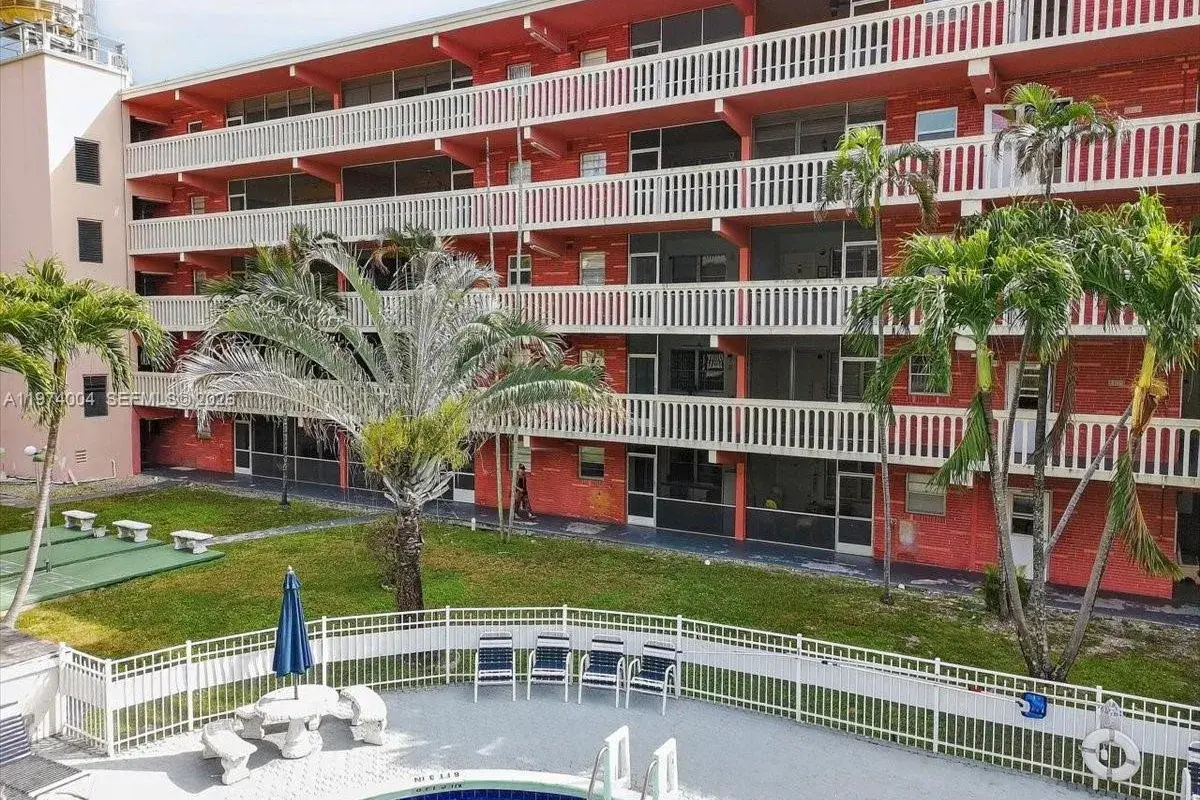 180 NE 12th Ave # 15B, Hallandale Beach FL 33009