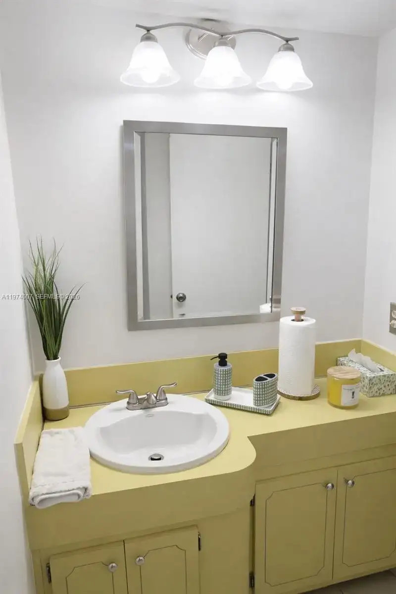 1780 NE 191st St # 2, Miami FL 33179 photo 4