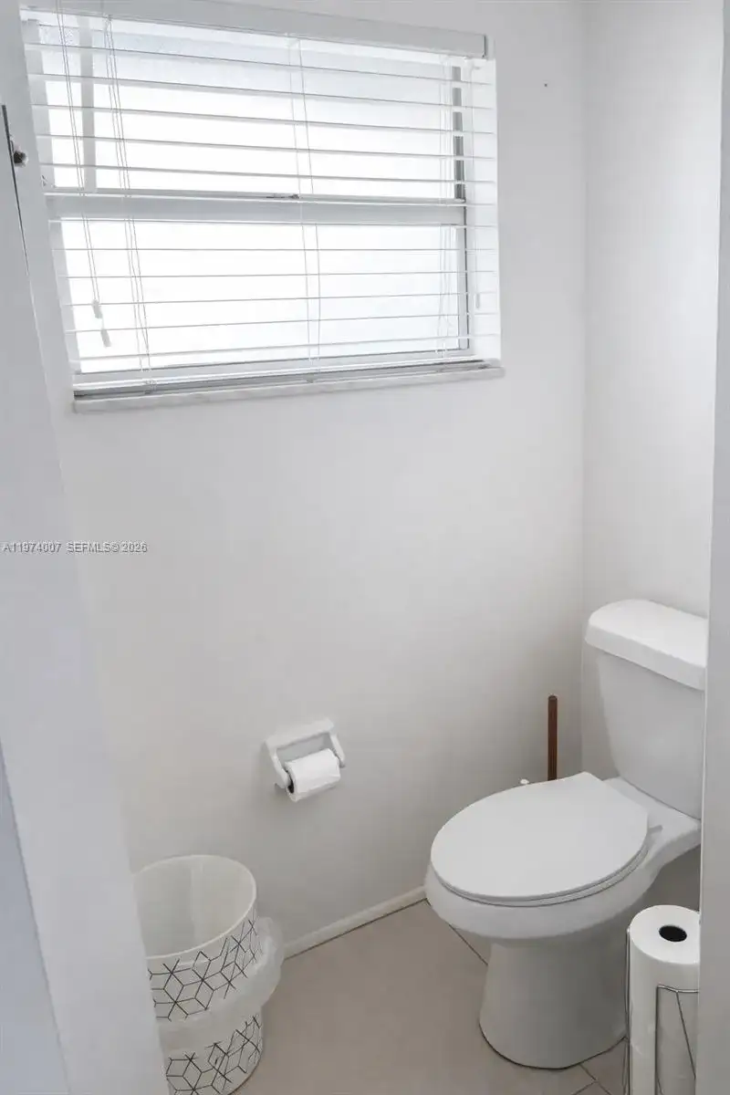 1780 NE 191st St # 2, Miami FL 33179 photo 5