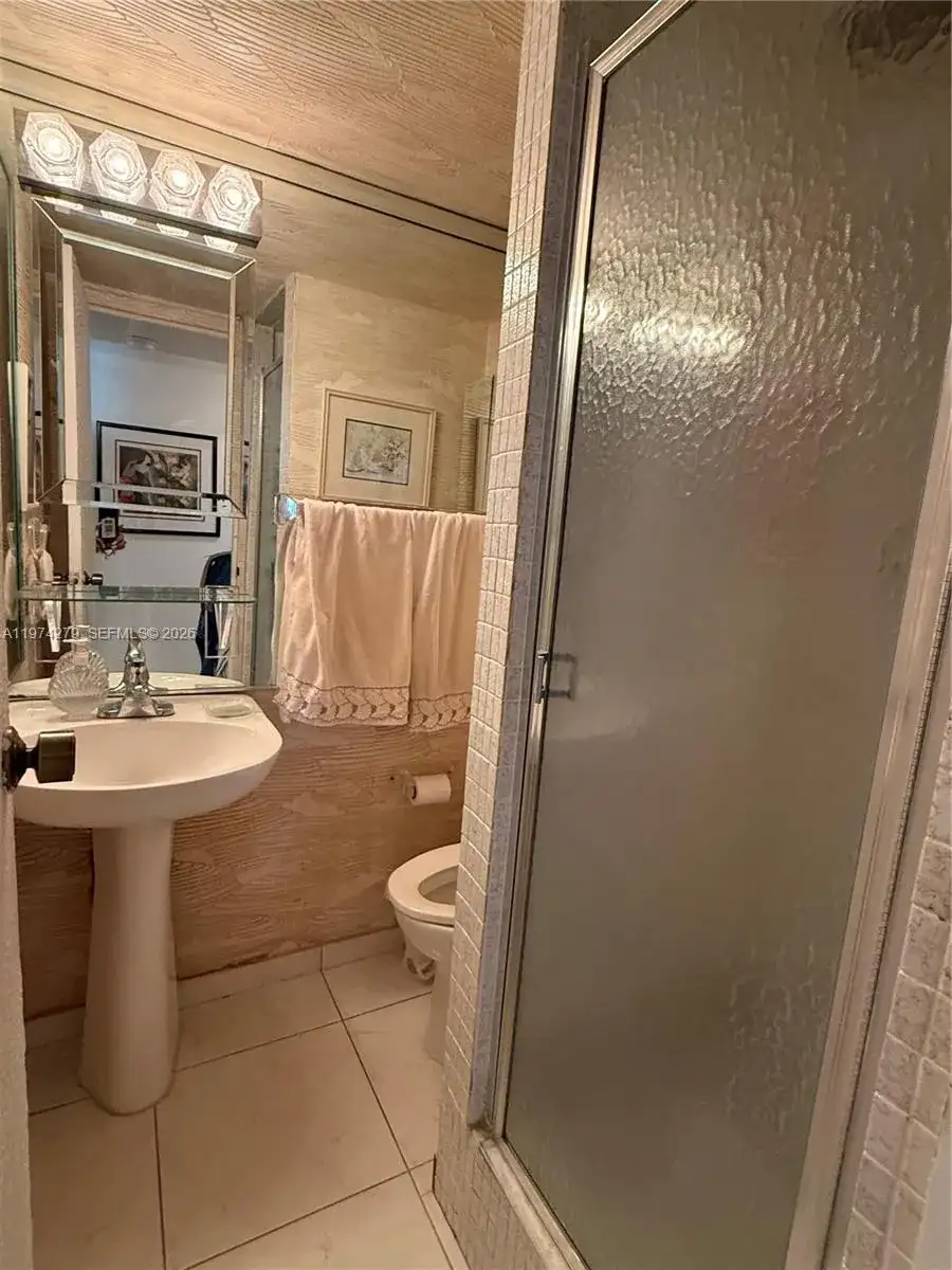 1000 Parkview Dr # 1022, Hallandale Beach FL 33009 photo 5