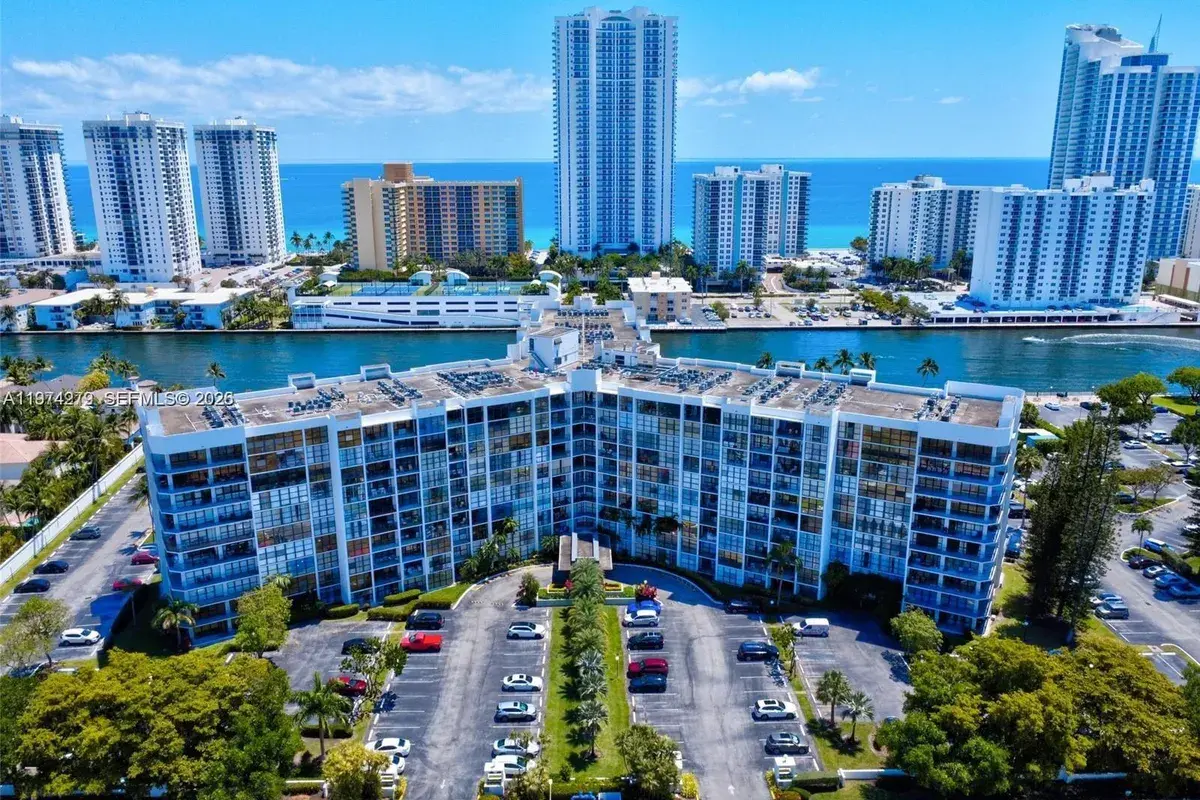 1000 Parkview Dr # 1022, Hallandale Beach FL 33009