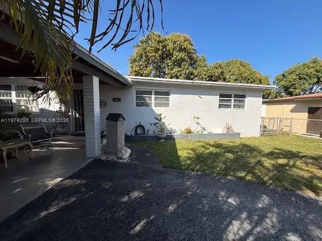 15 NE 130th St, North Miami FL 33161 photo 2