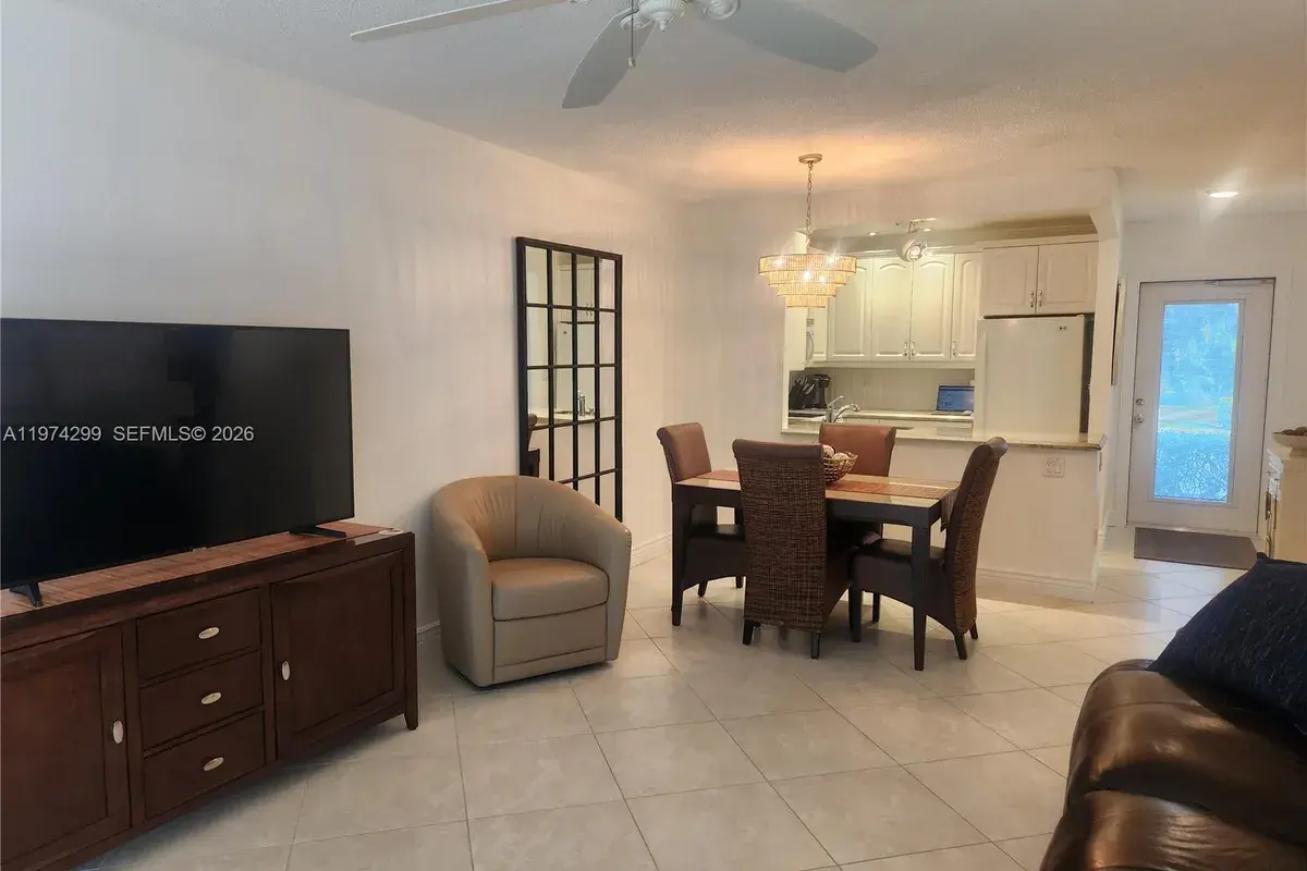 5101 NW 34th St # 101, Lauderdale Lakes FL 33319