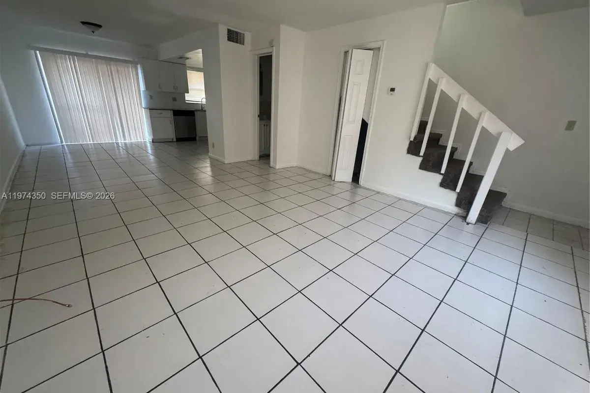 2606 NW 52nd Ave # D15, Lauderhill FL 33313