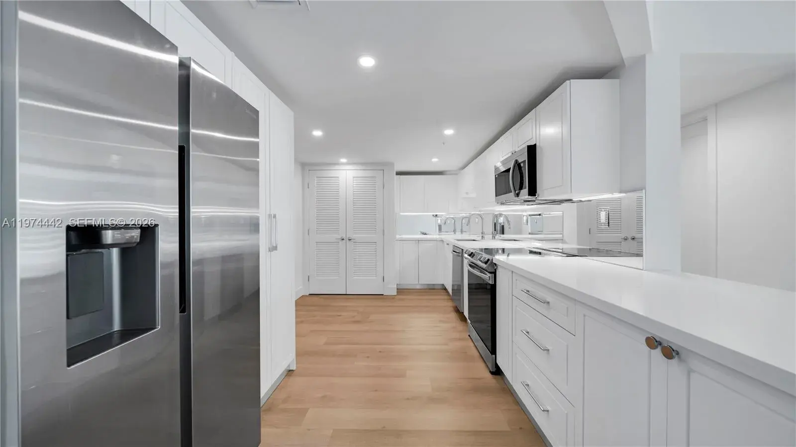 555 NE 34th St # 2505, Miami FL 33137