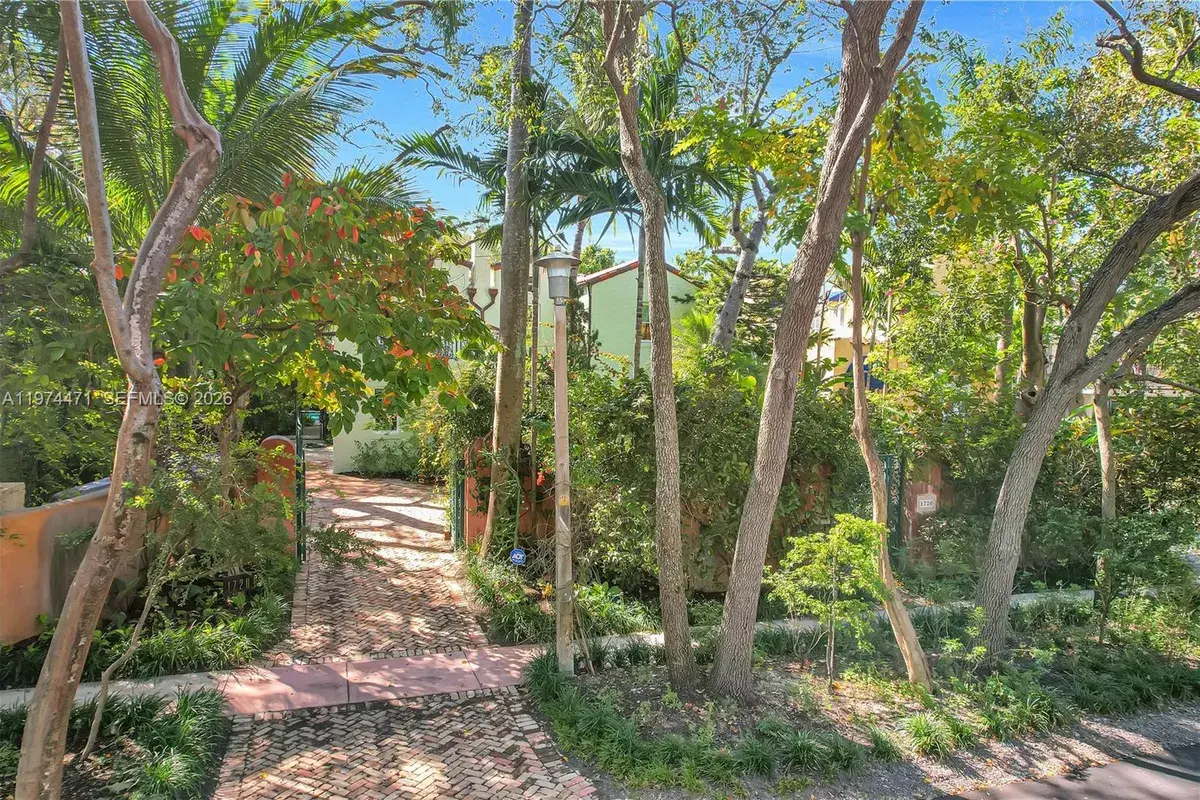 1720 Espanola Dr, Miami FL 33133