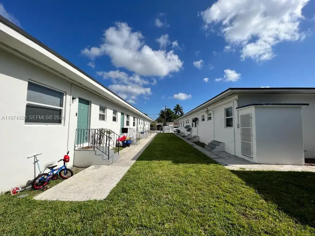 2150 NW 24th St, Miami FL 33142 photo 2