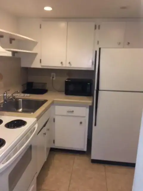 8603 SW 68th Ct # 22, Miami FL 33143 photo 2