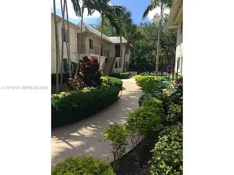 8603 SW 68th Ct # 22, Miami FL 33143 photo 4