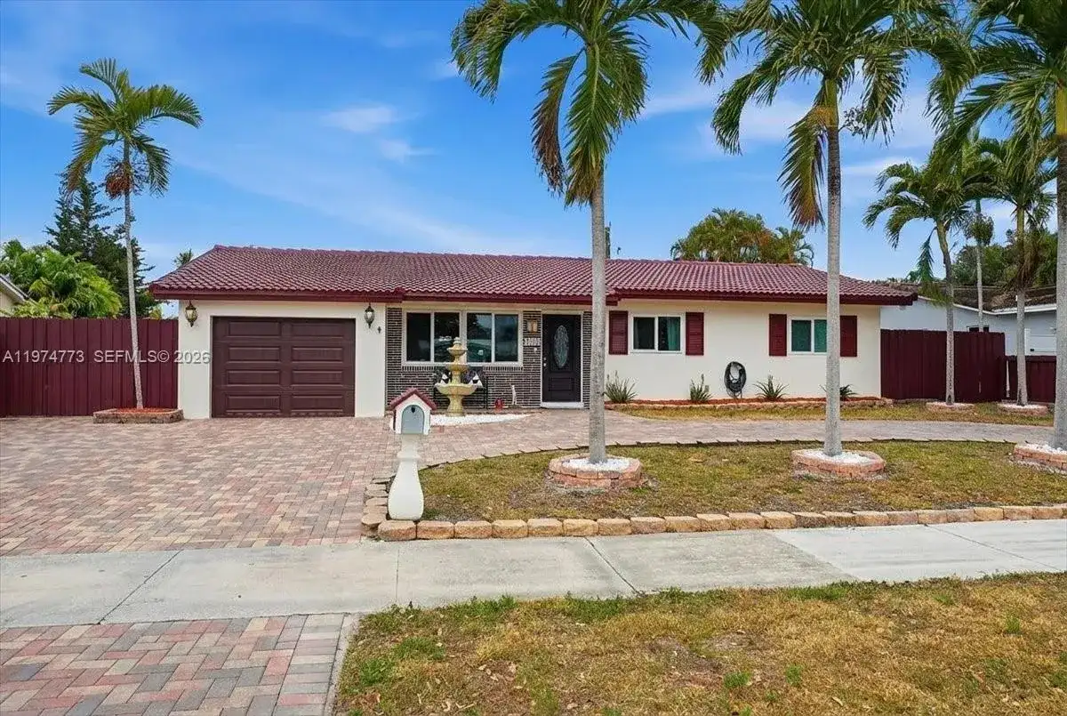 4925 Tyler St, Hollywood FL 33021 photo 2