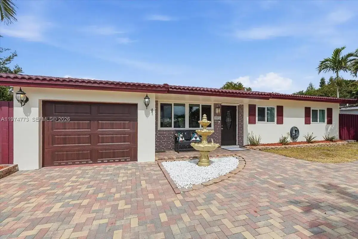 4925 Tyler St, Hollywood FL 33021 photo 4
