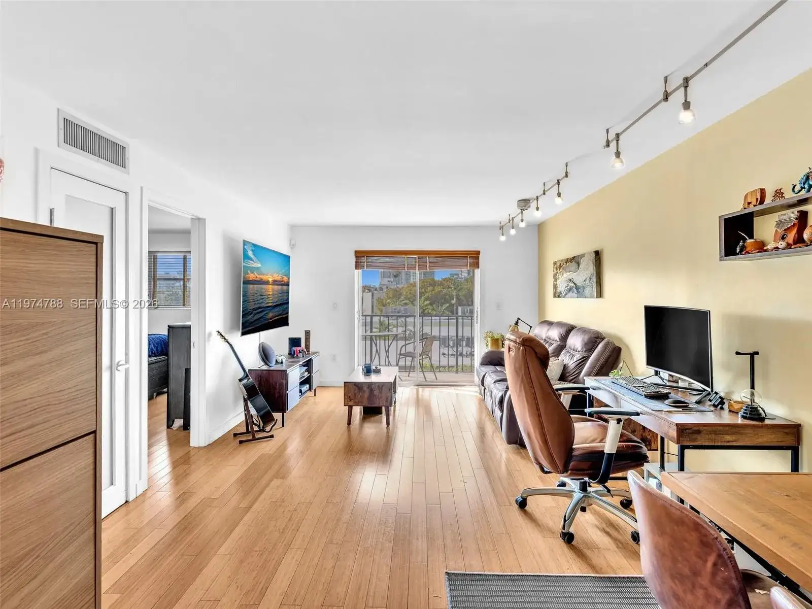 1 bedroom 1 bath Residential for sale at 1236 Alton Rd # 402, Miami Beach FL 33139