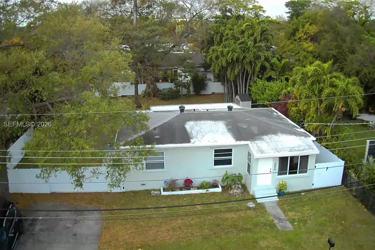 204 SW 7th Ave, Hallandale Beach FL 33009