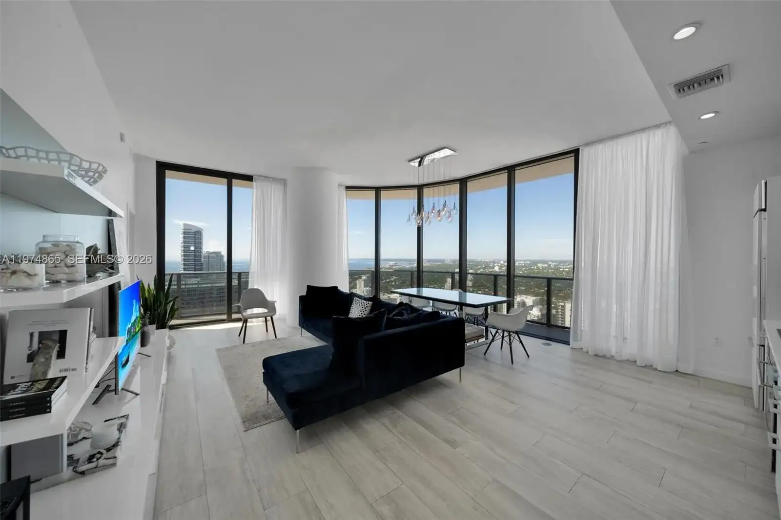 55 SW 9th St # 4406, Miami FL 33130 photo 2