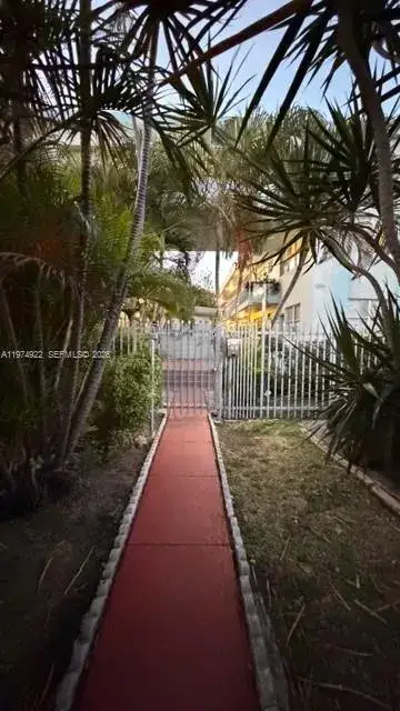 1 bedroom 1 bath Residential for sale at 1275 Marseille Dr # 40, Miami Beach FL 33141