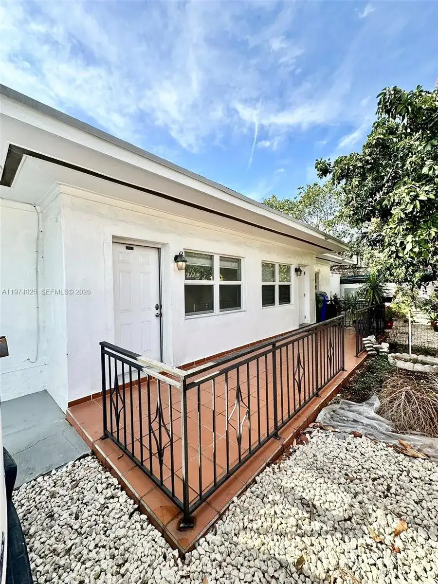 3461 NW 6th St # 3461, Miami FL 33125 photo 2