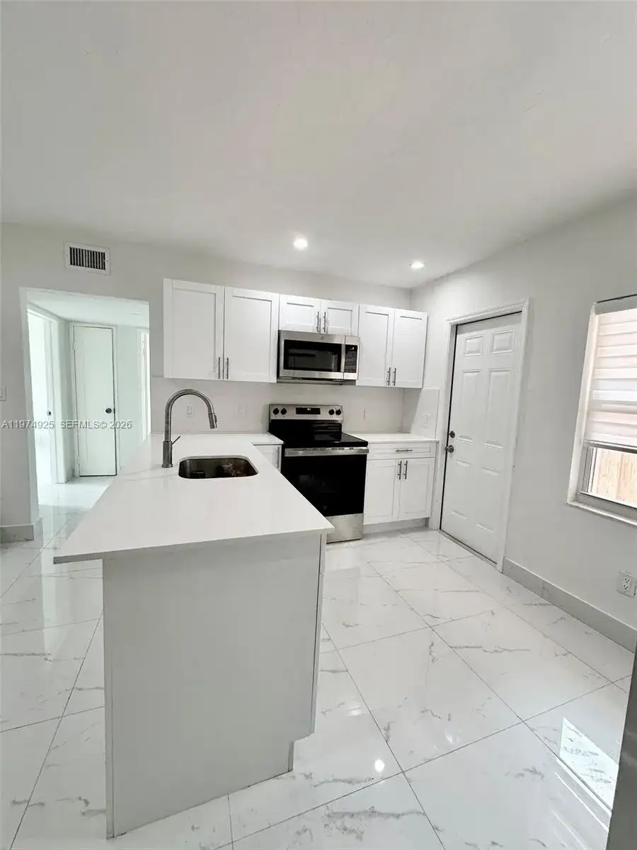 3461 NW 6th St # 3461, Miami FL 33125 photo 5