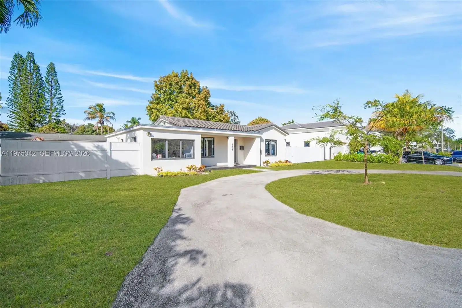 529 NE 109th St, Miami FL 33161 photo 2