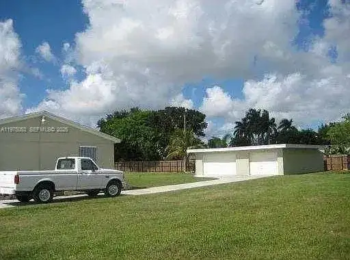 378 SW 6th St, Florida City FL 33034 photo 2