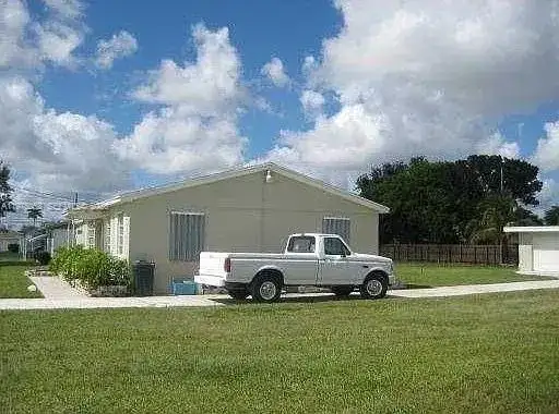 378 SW 6th St, Florida City FL 33034 photo 5