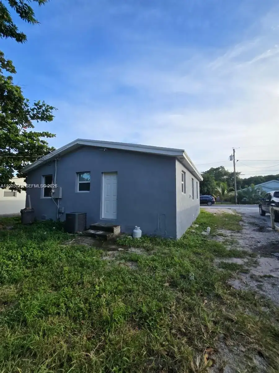 719 21st St, West Palm Beach FL 33407 photo 4