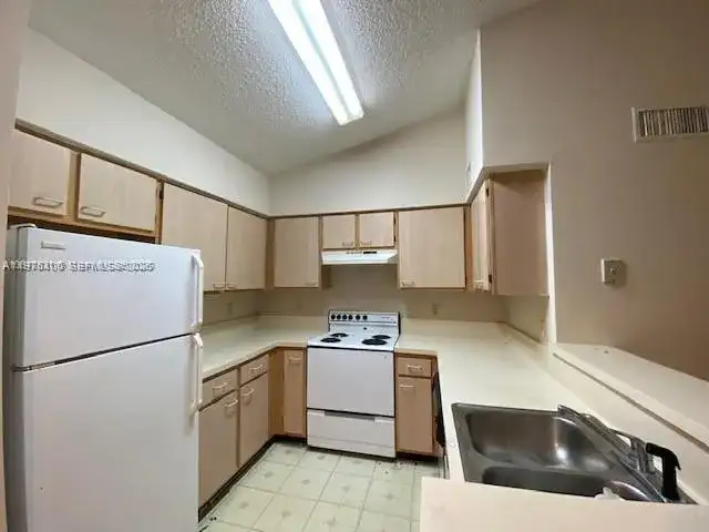 7630 Westwood Dr # 327, Tamarac FL 33321 photo 4