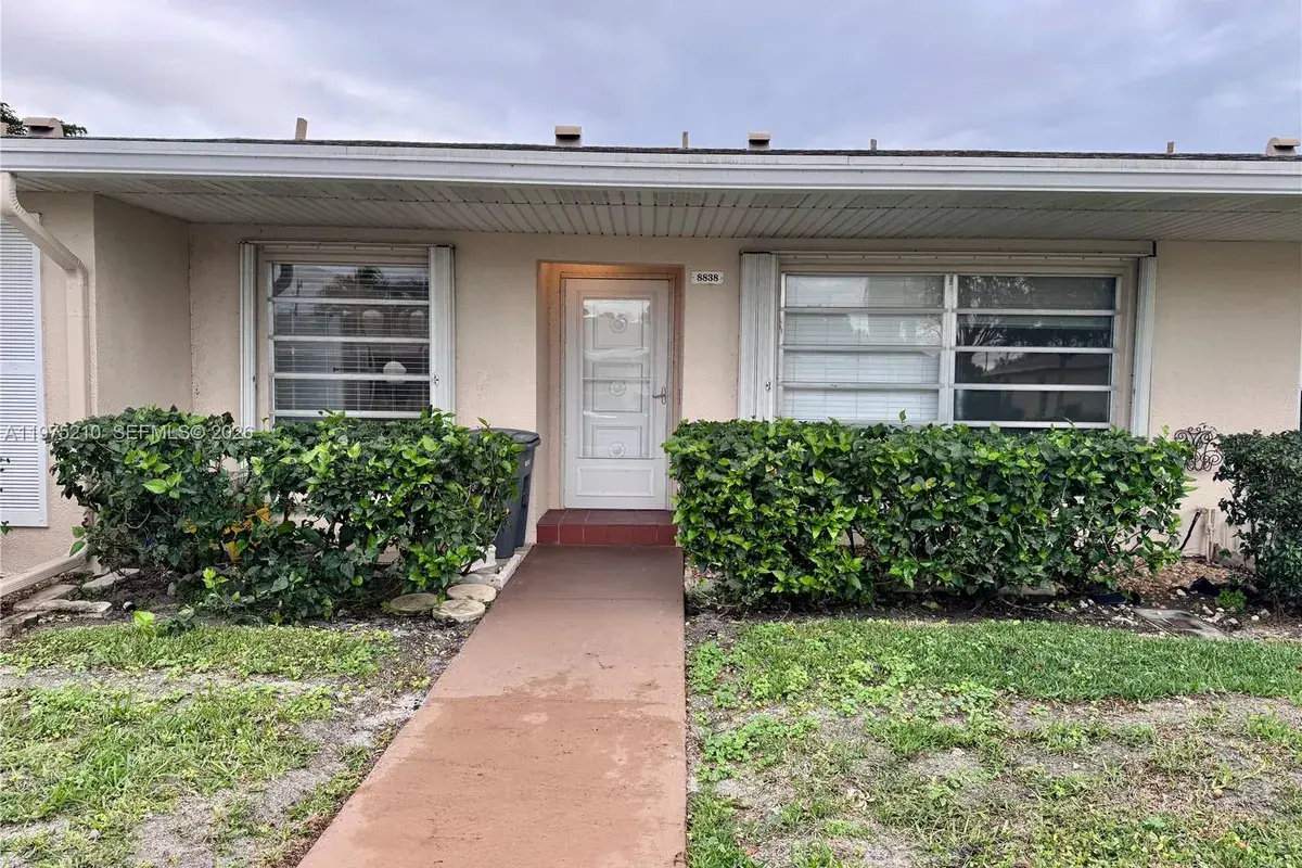 8838 Bella Vista Dr, Boca Raton FL 33433