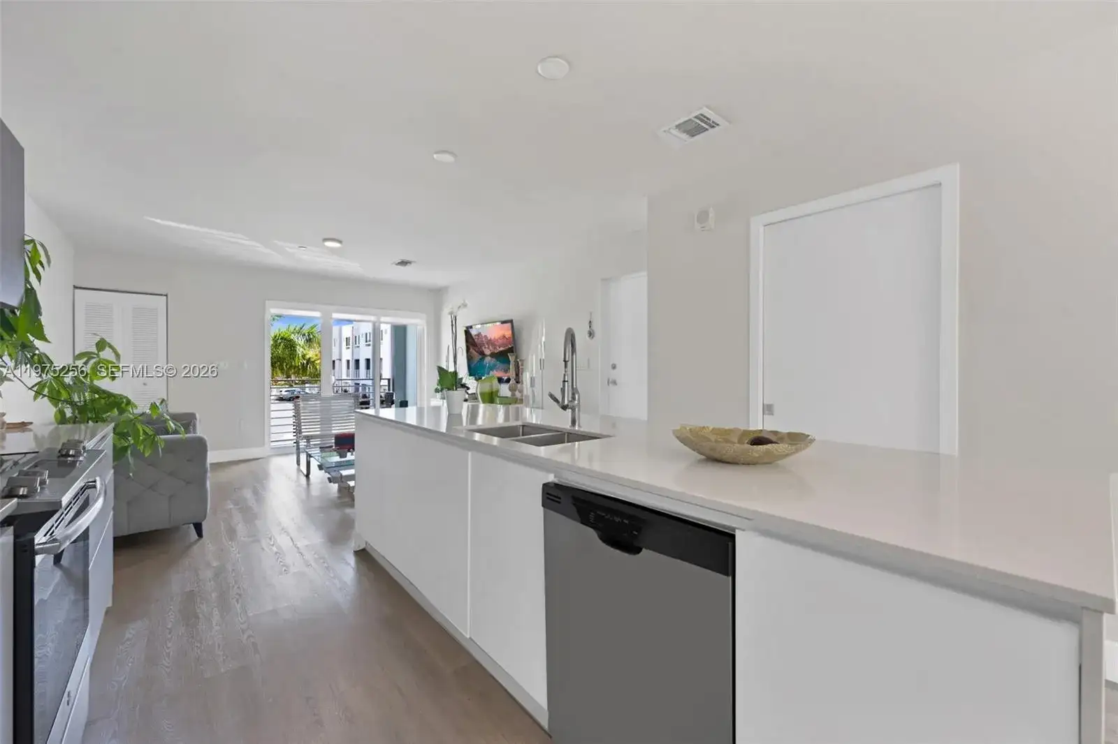2535 NE 193rd St # 3209, Miami FL 33180 photo 4