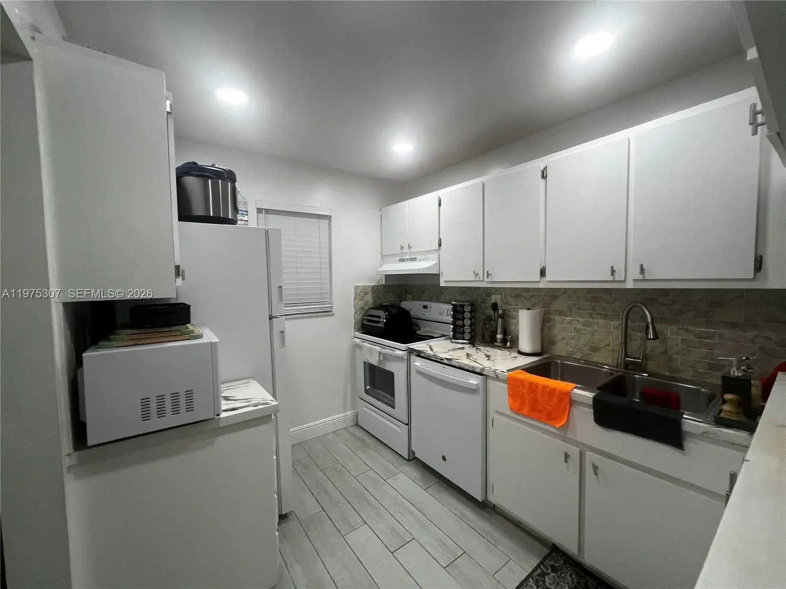 7610 STIRLING RD # B, Hollywood FL 33024