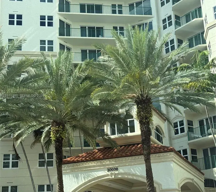 20000 E Country Club Dr, Aventura FL 33180