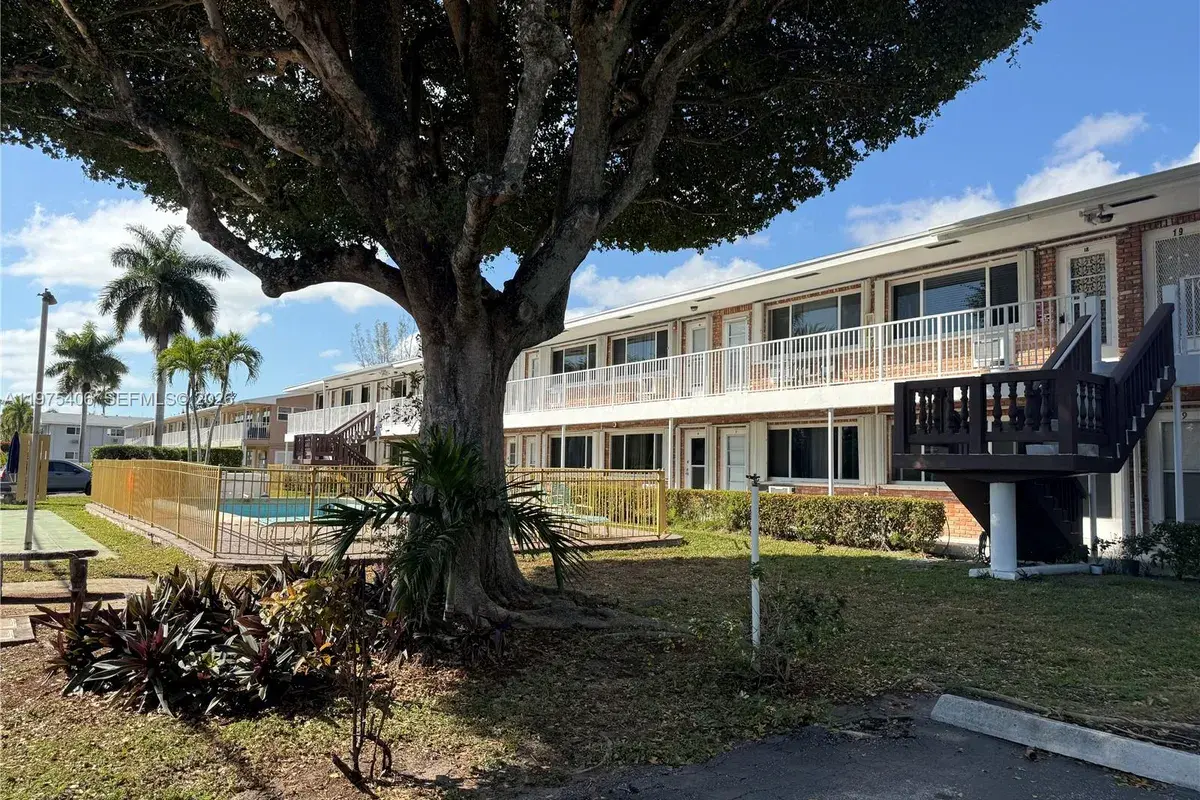 450 Layne Blvd # 17, Hallandale Beach FL 33009
