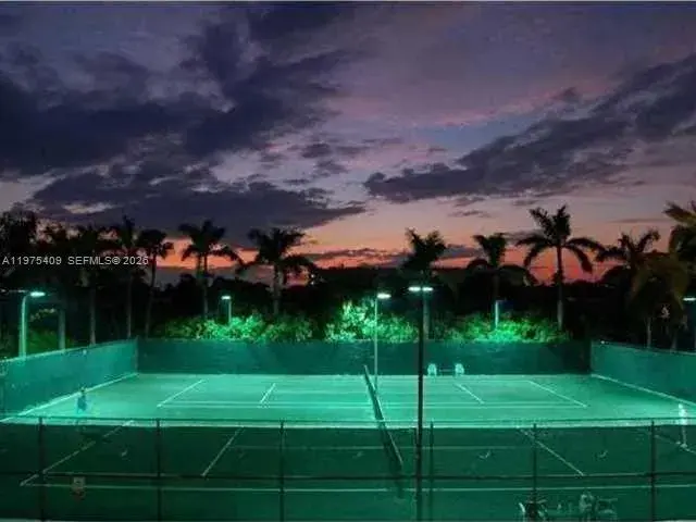 881 Ocean Dr, Key Biscayne FL 33149