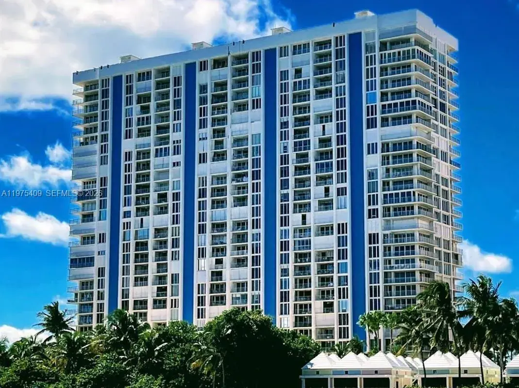 881 Ocean Dr, Key Biscayne FL 33149