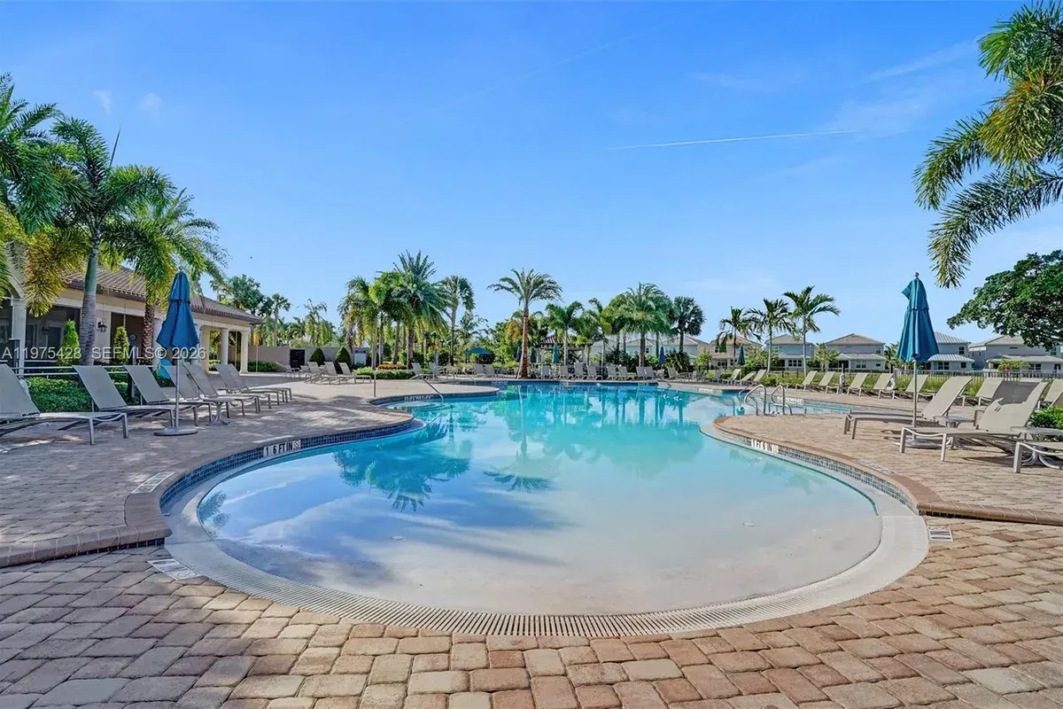 4764 Eucalyptus Dr, Hollywood FL 33021