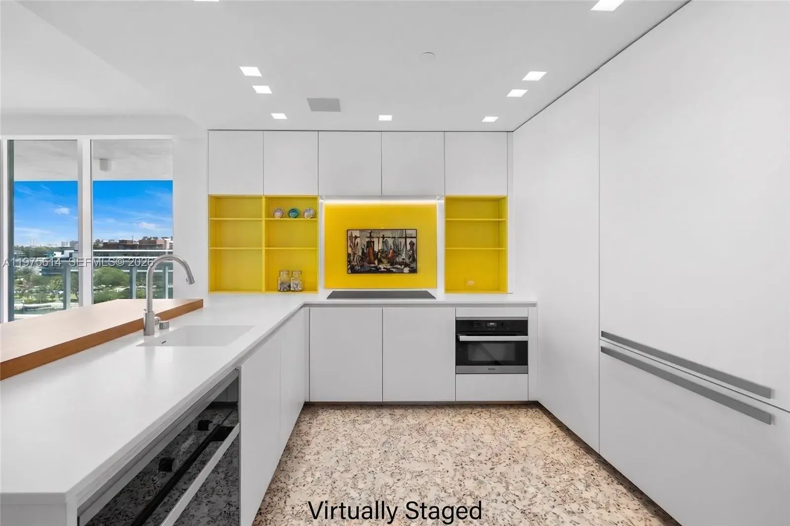 10 Venetian Way # 904, Miami Beach FL 33139