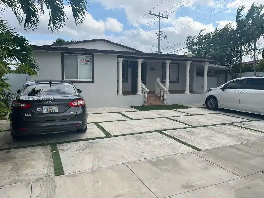 4365 W 1st Ave, Hialeah FL 33012 photo 2