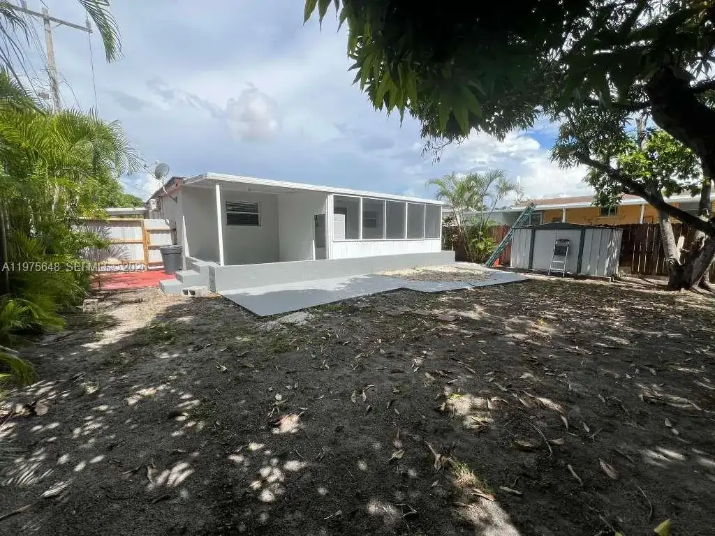 4365 W 1st Ave, Hialeah FL 33012 photo 3