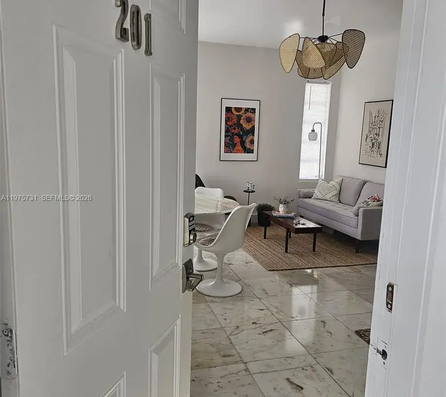 801 8th St # 201, Miami Beach FL 33139