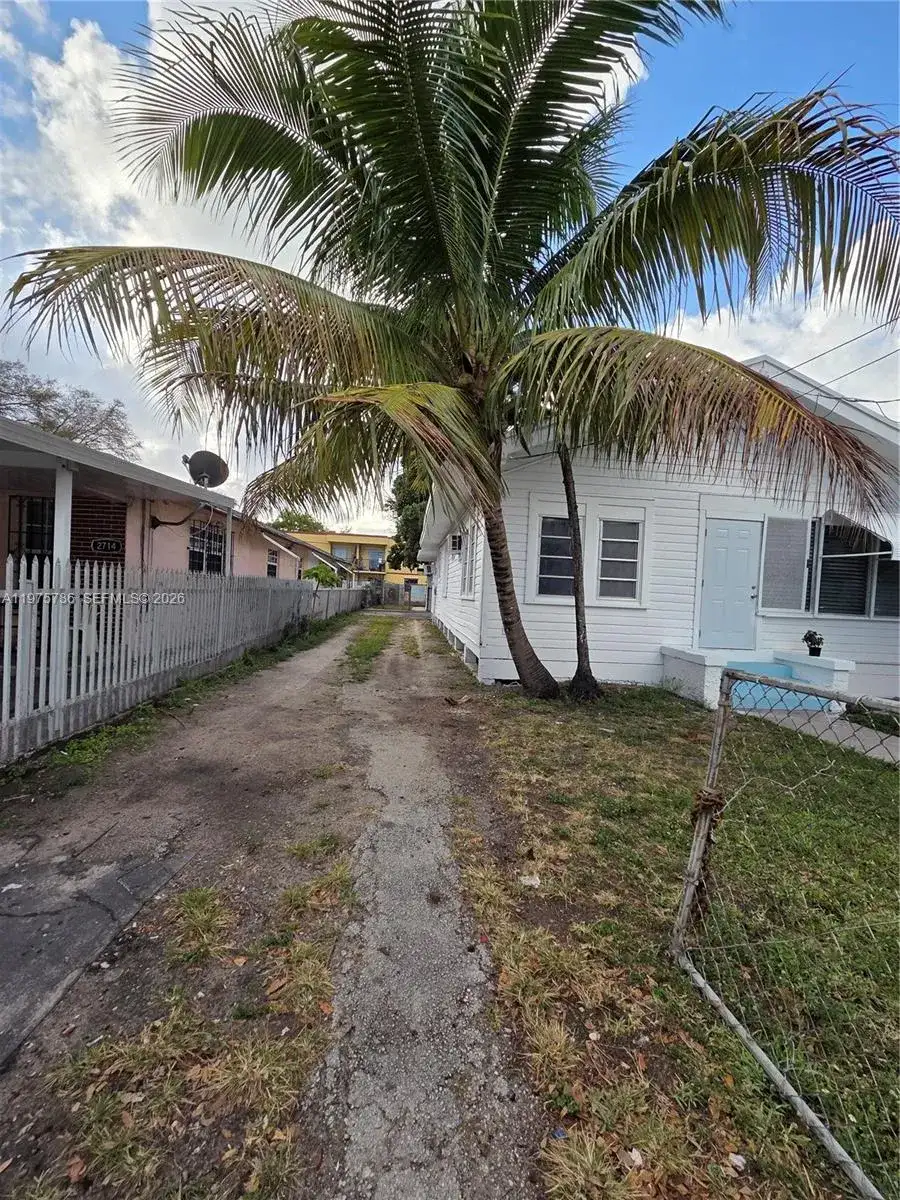 2722 NW 23rd Ave, Miami FL 33142 photo 2