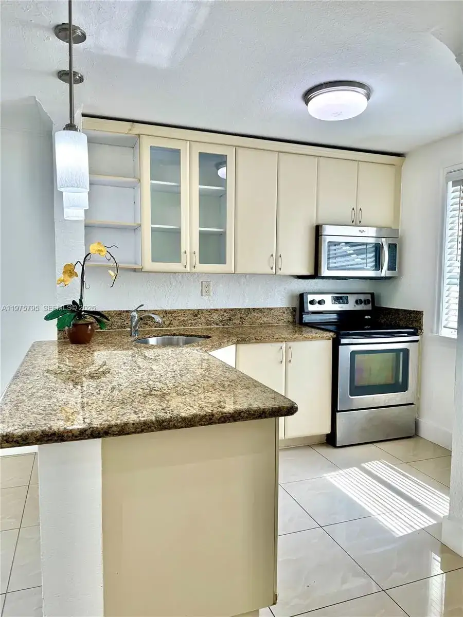 17255 SW 95th Ave # 101, Palmetto Bay FL 33157 photo 2