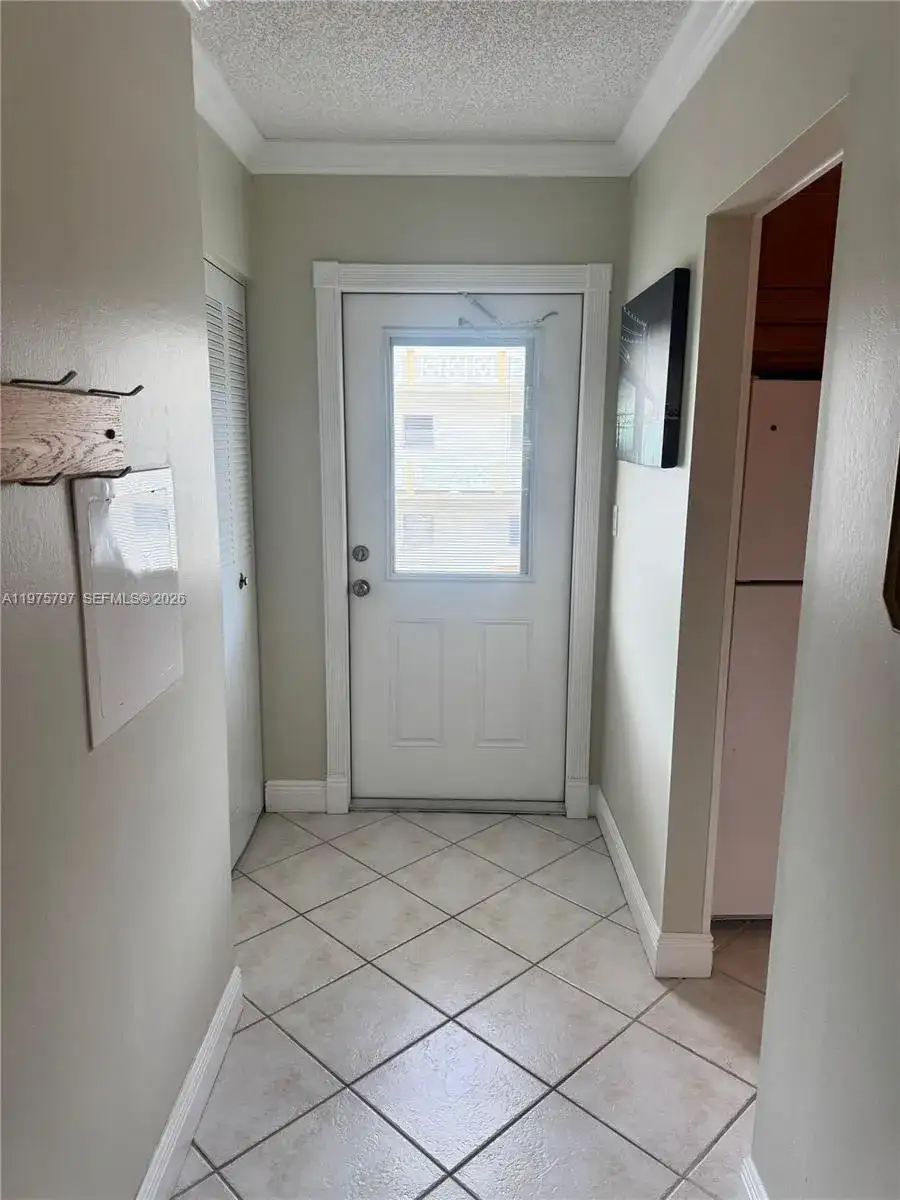 5121 W Oakland Park Blvd # 204, Lauderdale Lakes FL 33313 photo 4