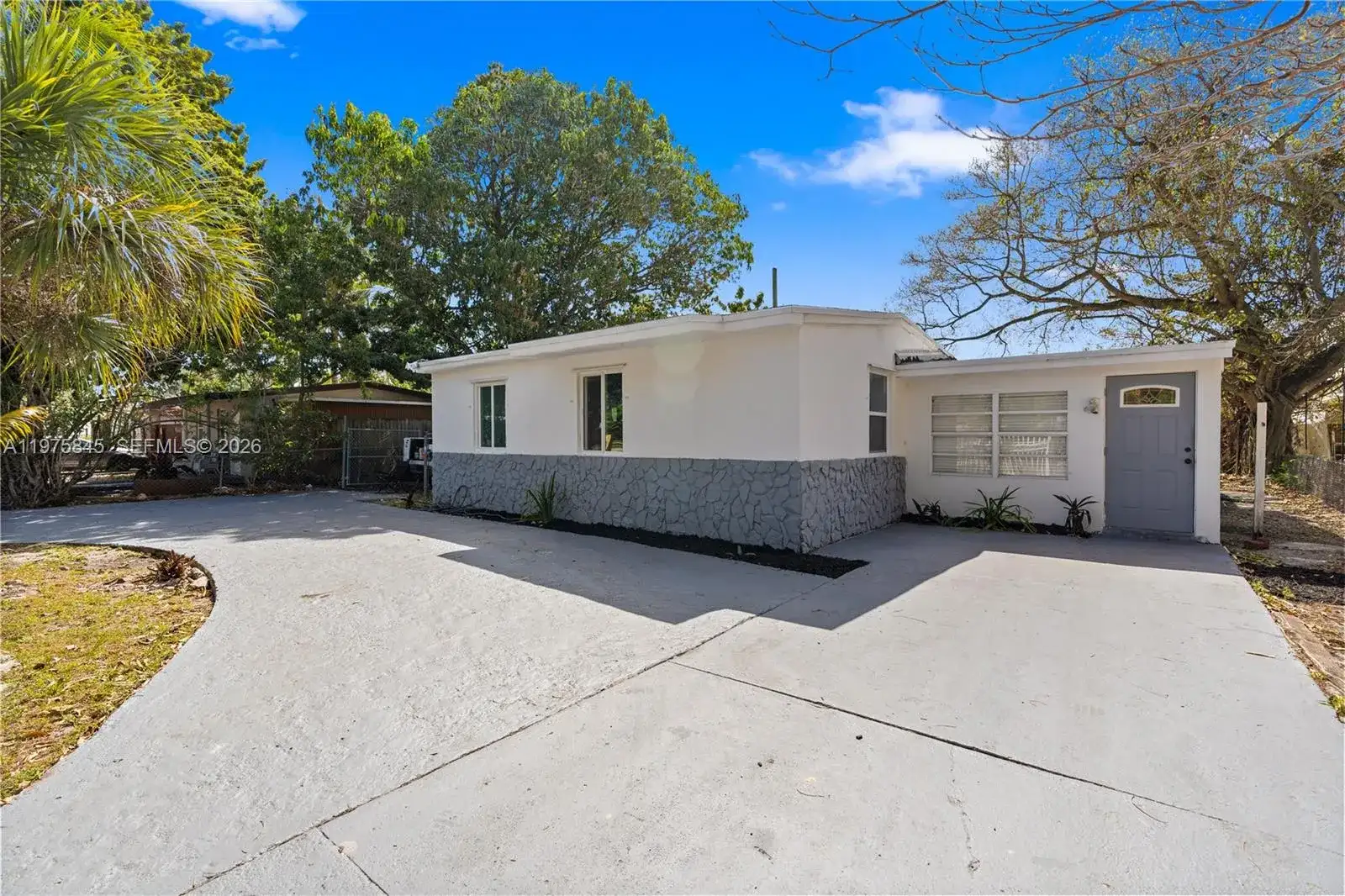 4520 SW 38th St, West Park FL 33023 photo 3