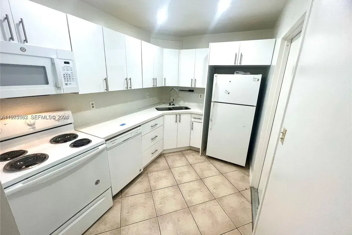 3115 Oakland Shores Dr # E208, Oakland Park FL 33309