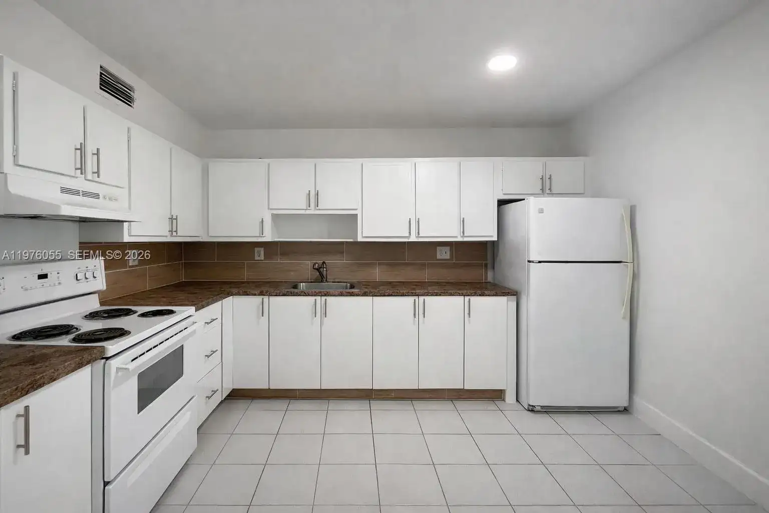19255 NE 2nd Ave # 2224, Miami FL 33179 photo 3