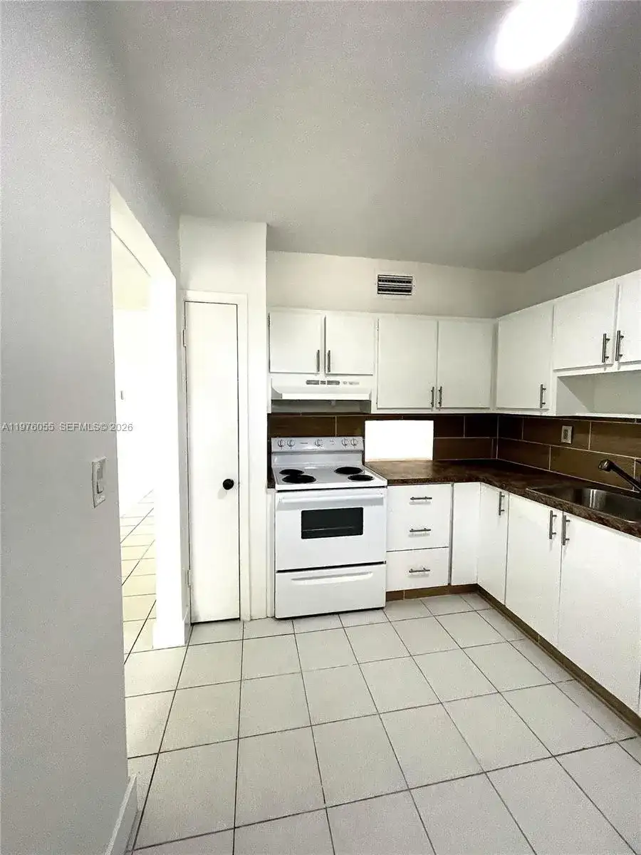 19255 NE 2nd Ave # 2224, Miami FL 33179 photo 4