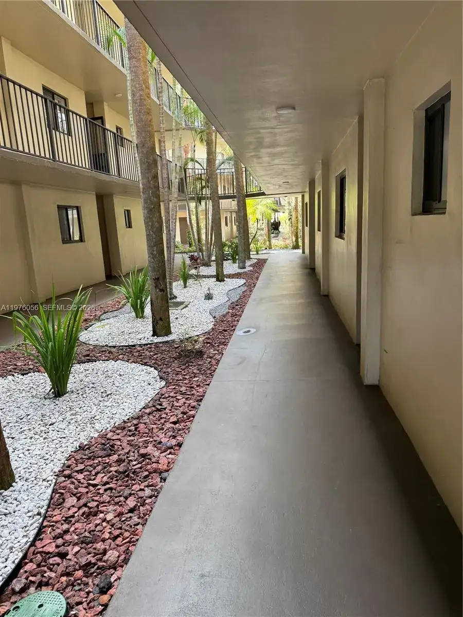 5130 Las Verdes Cir # 123, Delray Beach FL 33484 photo 2