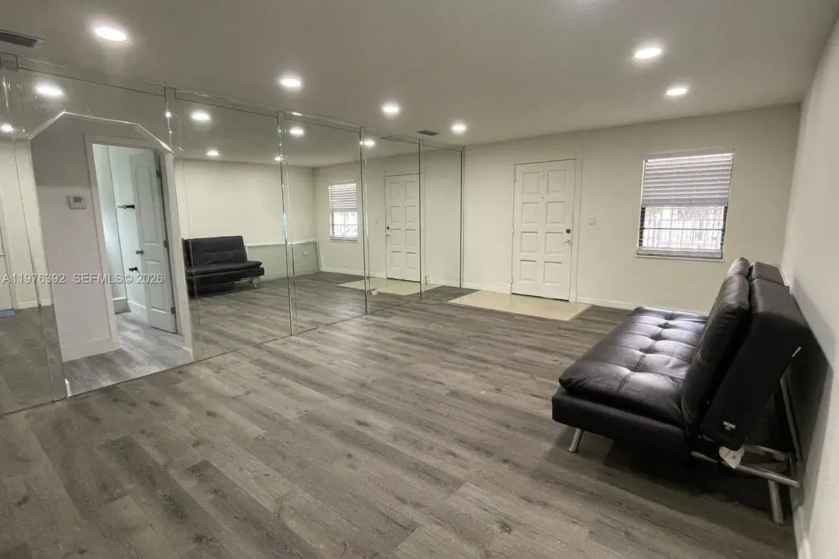 10415 NW 35th Ave, Miami FL 33147