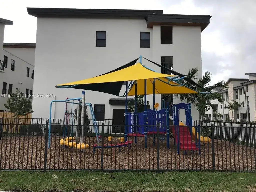 10431 NW 82nd St # 5, Doral FL 33178 photo 2