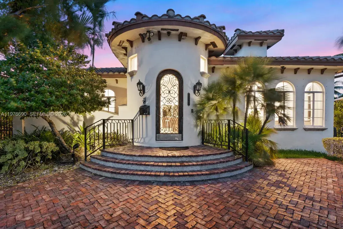 1223 Jackson St, Hollywood FL 33019